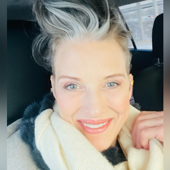 LIKE 4 LIVE. 👁️NEED U. Head in the clouds feet in the sand! - Picture 1 of 10